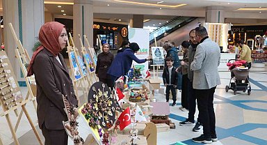 Minik ellerin doğaya dokunuşu