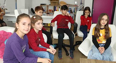 Minik öğrencilerin 'demokrasi' heyecanı