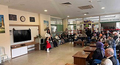 Miniklerden huzurevi sakinlerine anlamlı ziyaret