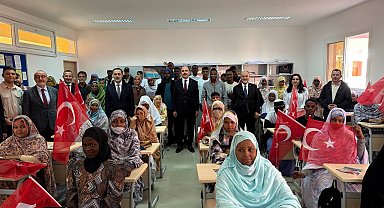 Moritanya'da Türkoloji okuyan Afrikalı öğrenciler UCLG Başkanı Altay'ı coşkuyla karşıladı