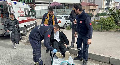 Motosiklet otomobile çarptı, 2 kardeş yaralandı