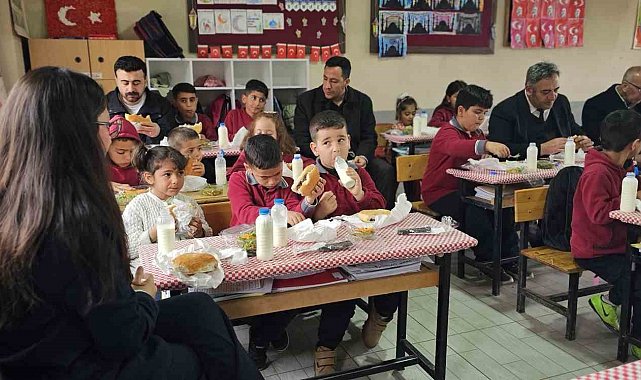 Müdür Bozyel'den köy okulu öğrencilerine döner ve ayran sürprizi