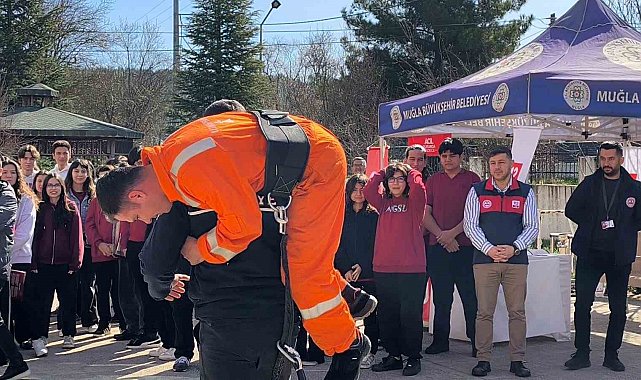 Muğla'da gerçeği aratmayan deprem tatbikatı