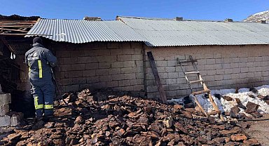 Muradiye'de ahır yangını
