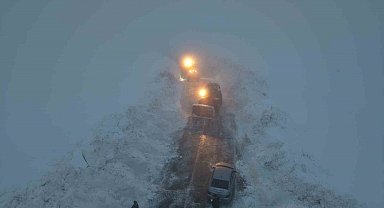 Muş'ta bahar ayında kar ulaşımı olumsuz etkiledi
