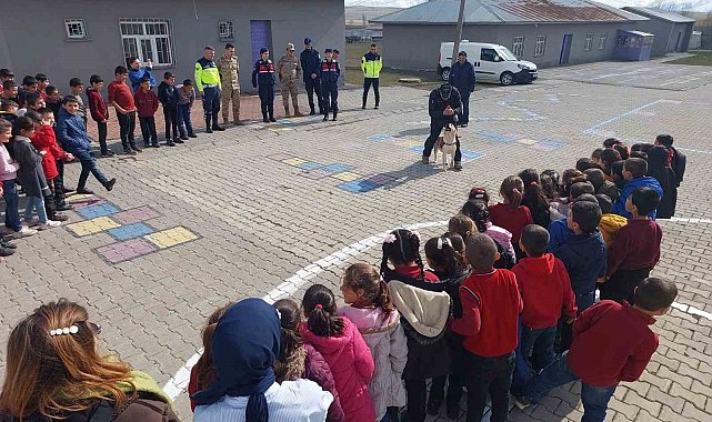 Muş'ta jandarmadan öğrencilere güvenlik ve trafik eğitimi
