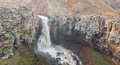 Muş'ta kar sularının erimesi ile şelale ve akarsular coştu