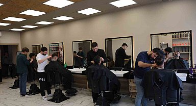 Müşteriler tıraşı son güne bıraktı: Berberler yoğunluktan randevu sistemine geçti