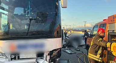 Nazilli'de yolcu otobüsü ile çarpışan otomobil sürücüsü hayatını kaybetti