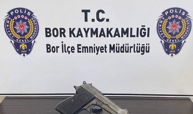 Niğde Bor'da silah ve çalıntı motosiklet ele geçirildi