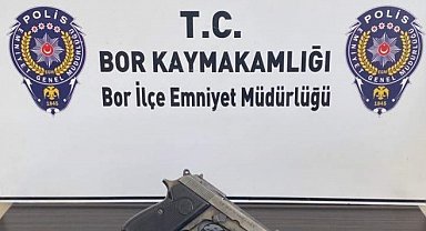 Niğde Bor'da silah ve çalıntı motosiklet ele geçirildi