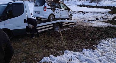 Niğde-Çamardı yolunda araç takla attı, 4 kişi yaralandı