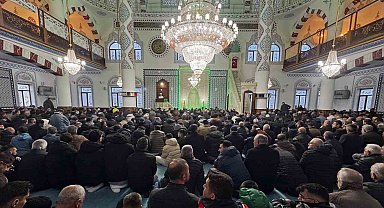 Niğde'de bayram namazı sonrası bayramlaşma