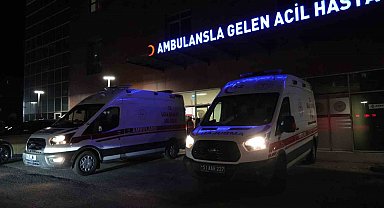 Niğde'de kontrolden çıkan otomobil elektrik direğine çarptı: 1 ölü, 1 yaralı