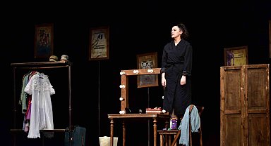 Ödüllü 'Yan Rol' Bursa'da ayakta alkışlandı