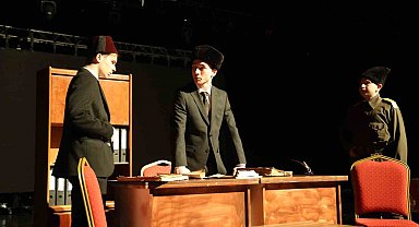 Öğrenciler, Mehmet Akif Ersoy'u tiyatro ve resim sergisiyle anlattı