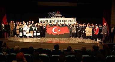 Öğrencilerden İstiklal Marşı'na anlamlı program