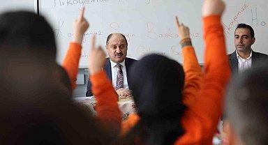 Öğrencilere kendi hikayesini anlattı