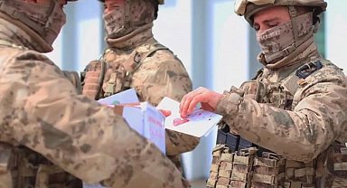 Öğrencilerin mektupları Mehmetçiğe ulaştı