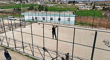 Olukyanı ve Payamlı halı sahaları tamamlanıyor