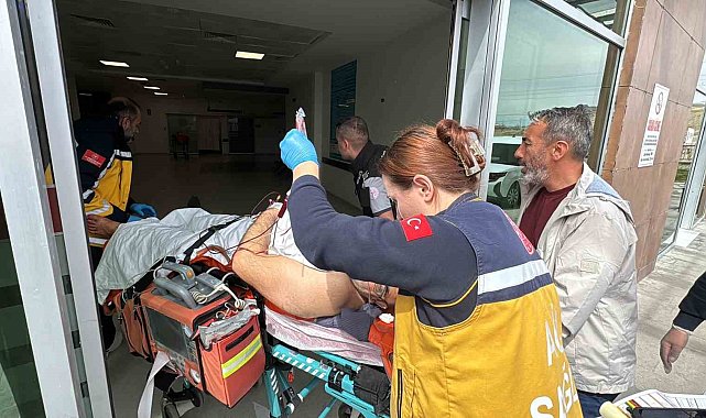 Önce boşanma aşamasında olduğu eşini, sonra kendisini bıçakladı