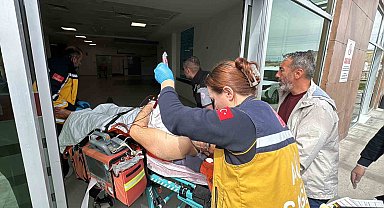 Önce boşanma aşamasında olduğu eşini, sonra kendisini bıçakladı