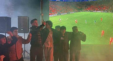 Osmaniye'de Galatasaray'ın galibiyeti havai fişek ve meşalelerle kutlandı