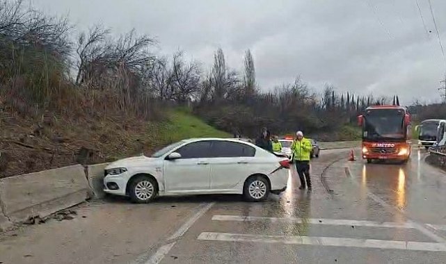 Otobanda zincirleme kaza: 4 araç birbirine girdi