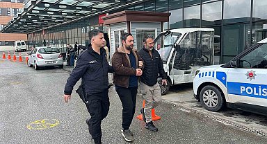 Otobüs durağında uyuşturucu kullanan şüpheli polisten kaçamadı