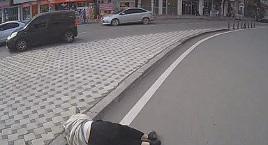 Otobüsün çarptığı genç kadının öldüğü kaza güvenlik kamerasında