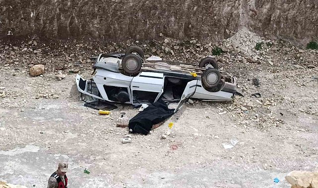 Otomobil 10 metrelik çukura düştü: 1 ölü, 1 yaralı