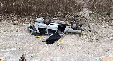 Otomobil 10 metrelik çukura düştü: 1 ölü, 1 yaralı