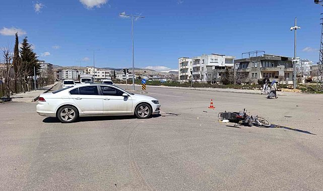 Otomobil ile motosiklet çarptı: 1 yaralı