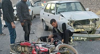 Otomobil ile motosiklet kafa kafaya çarpıştı: 1 yaralı