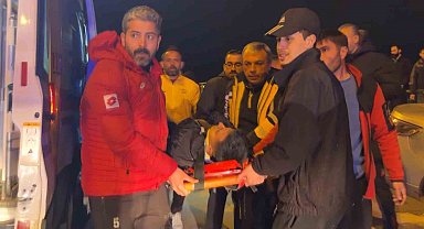 Otomobil önce direğe sonra duvara çarptı: 1 yaralı