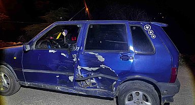 Otomobilin motosikletle çarpıştığı kazada 2 kişi yaralandı