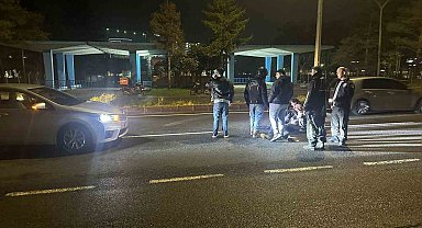 Otomobilin önüne atlayan genç yaralandı