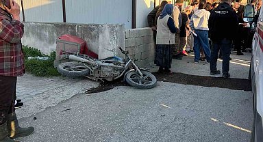 Otomobille çarpışan motosikletli ağır yaralandı