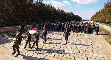 OYAK'tan 65'inci kuruluş yıl dönümünde Anıtkabir'e ziyaret