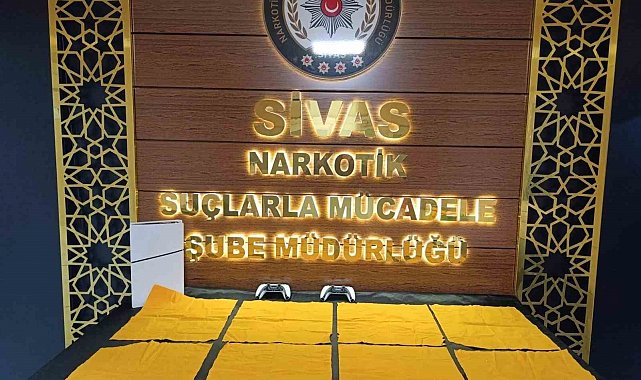 Oyun konsoluna gizlenen uyuşturucu polisin dikkatinden kaçmadı