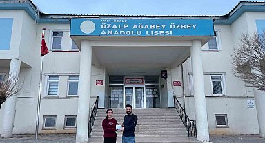 Özalp'te kitap okuma sınavında dereceye girenlere ödülleri verildi