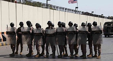 Pakistan'da ABD Büyükelçiliği önünde protesto: 8 ölü