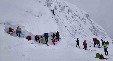 Palandöken'de buz tırmanışı eğitimi başarıyla gerçekleşti