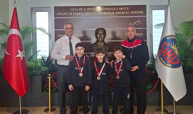 Paletli Yüzme Şampiyonasına GKV Özel Okulları damgası