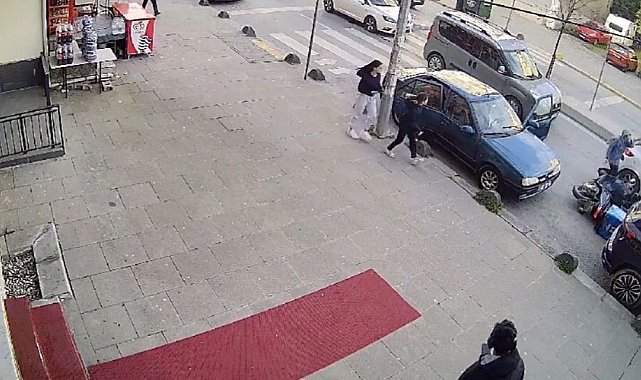 Park halindeki aracın kapısını açtı, motosikletli kurye çarptı