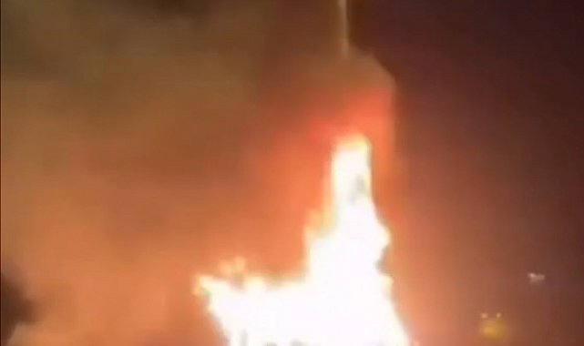 Park halindeki minibüs alevlere teslim oldu