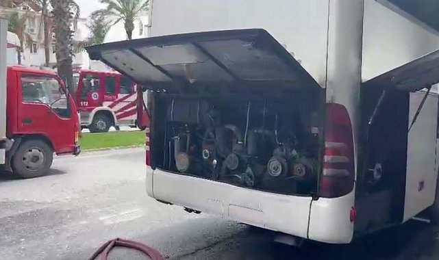 Park halindeki otobüsün motor bölümünde yangın çıktı