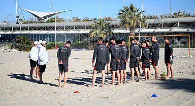 Plaj Futbolu Milli Takımı kamp için Kuşadası'nda