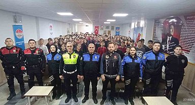 Polis ekiplerinden ortaokul öğrencilerine yönelik eğitim