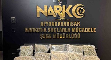 Polis kolilerle taşınan 9 kilogram uyuşturucu madde ele geçirdi